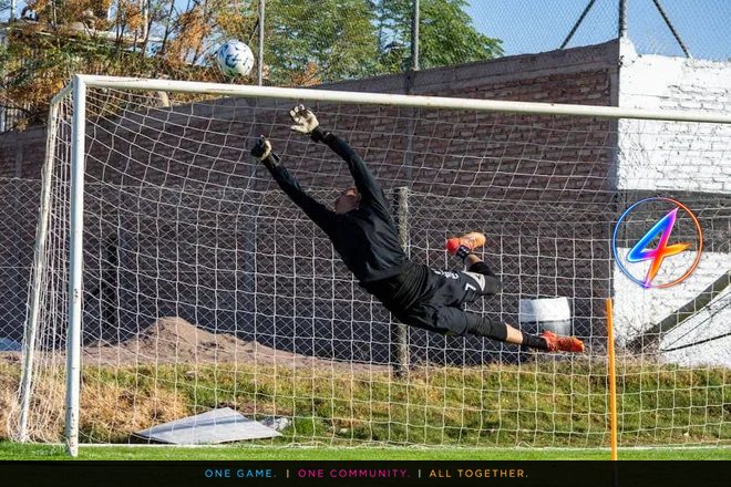 España aplasta a Inglaterra con goles de Schertenleib y Nazareth