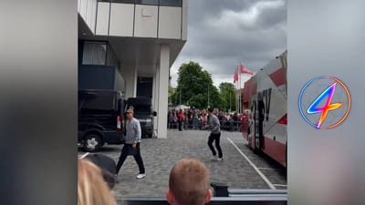 PSV Players Bus Greeted by Fans with 'You Don't Have to Win' Message
