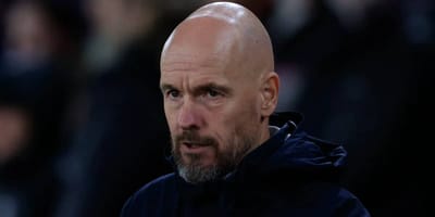 Erik ten Hag gespot bij Genk‑Antwerp wedstrijd, transfergeruchten doen vonken