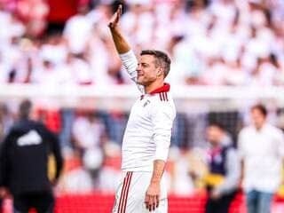 César Azpilicueta se retira tras el partido contra el Sevilla el 23 de mayo