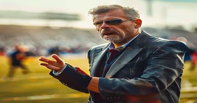 Carl Hoefkens blijft trainer van NAC Breda na degradatie
